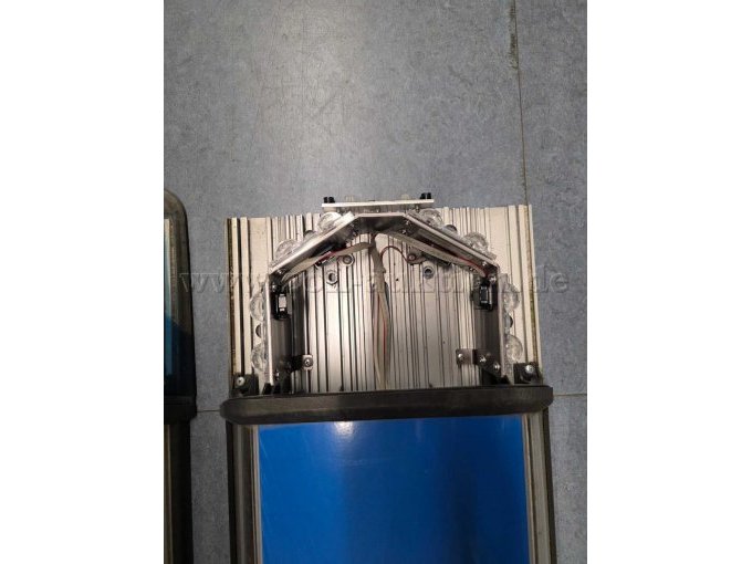 Rechter Blaulichtbalken ohne blaues Glas.