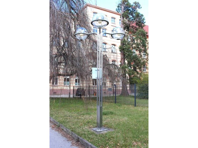 Symbolbild installierte Straßenleuchte