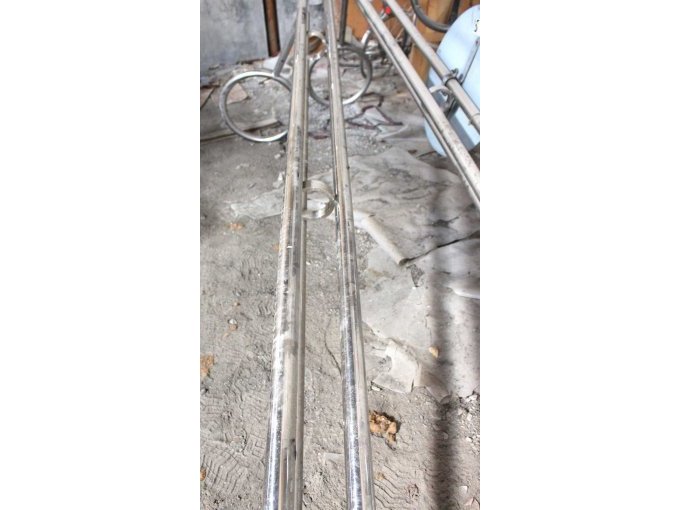 Detailansicht der beiden Metallrohre