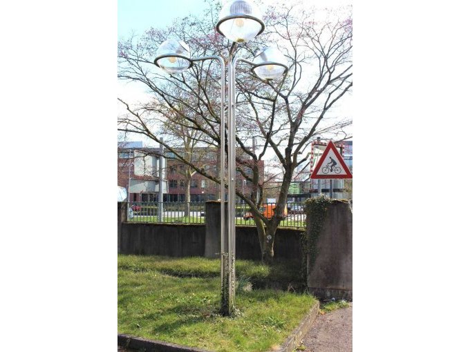 Symbolbild installierte Straßenleuchte