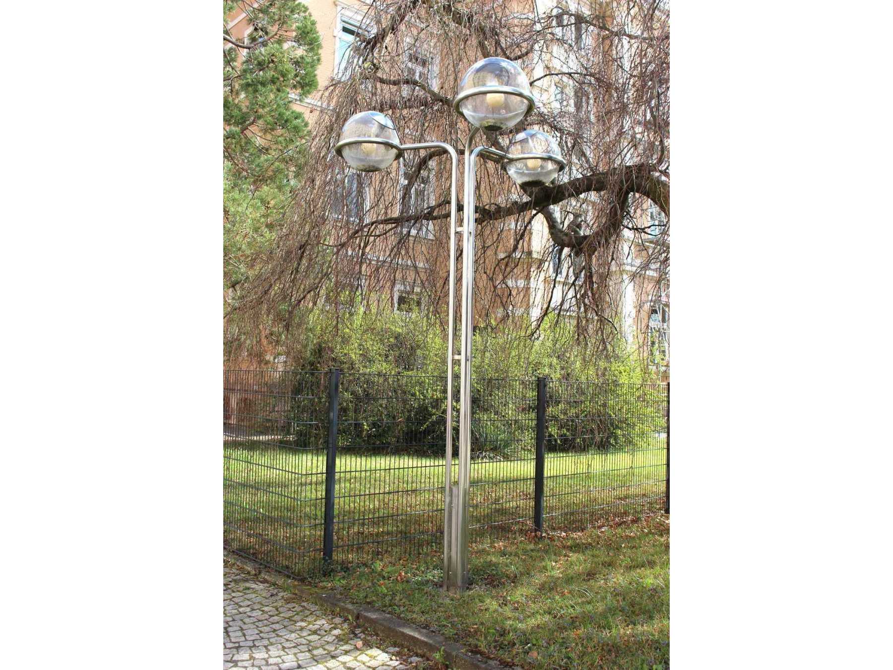 Symbolbild installierte Straßenleuchte