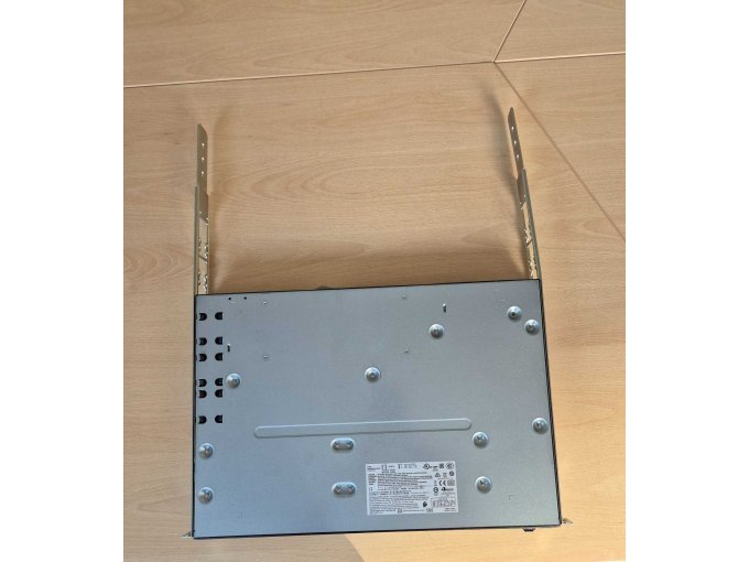 Switch 1 - Bild 2: Unten-Ansicht