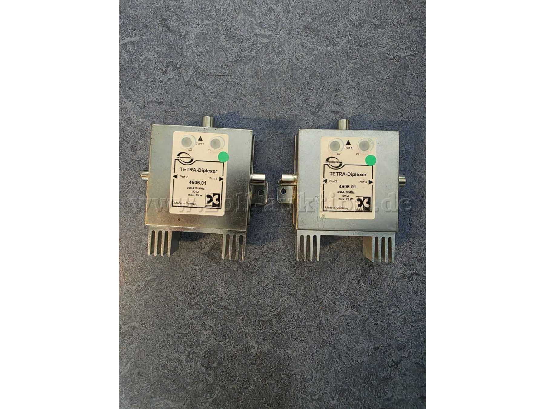 Gesamtansicht der 2 TETRA Diplexer