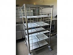 Tablettwagen - schräge bzw. Frontansicht (mit Tabletts)