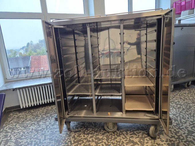 Tablettwagen geöffnet