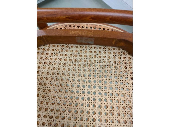 Detail Rohrgeflecht Sitzfläche mit Branding