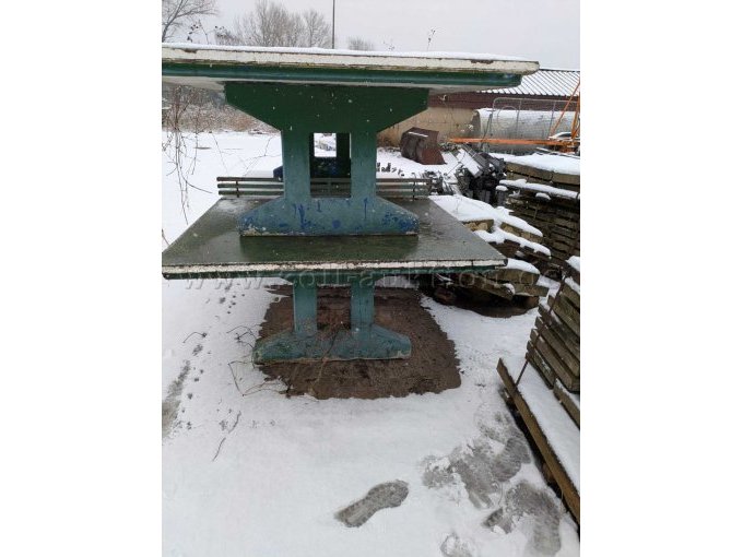 Ansicht von Vorne der zwei Platten