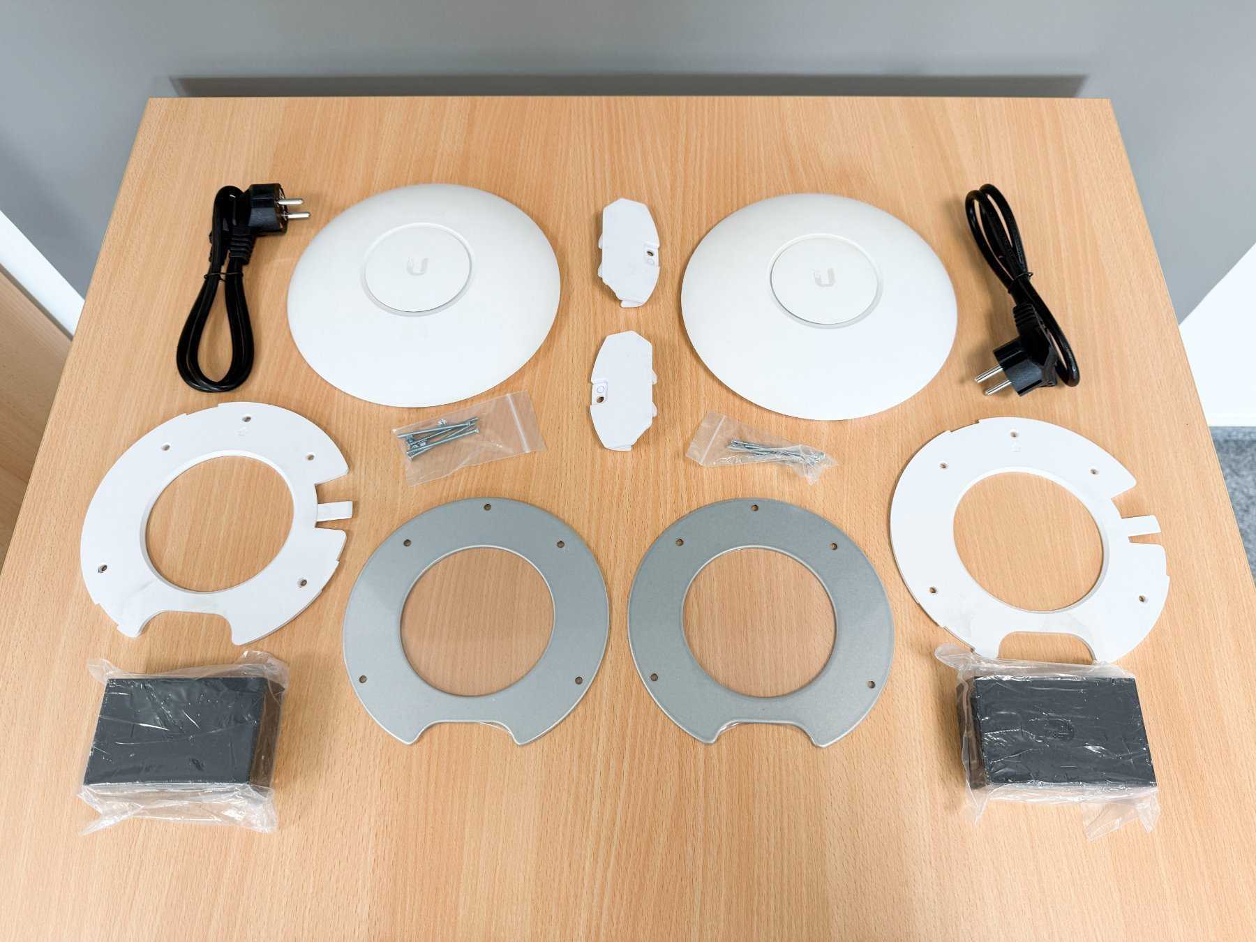 Ubiquiti UniFi AC PRO – WLAN Access Points 
Ansicht aller Lieferteile von oben