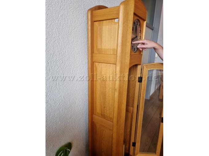 Standuhr seitlich