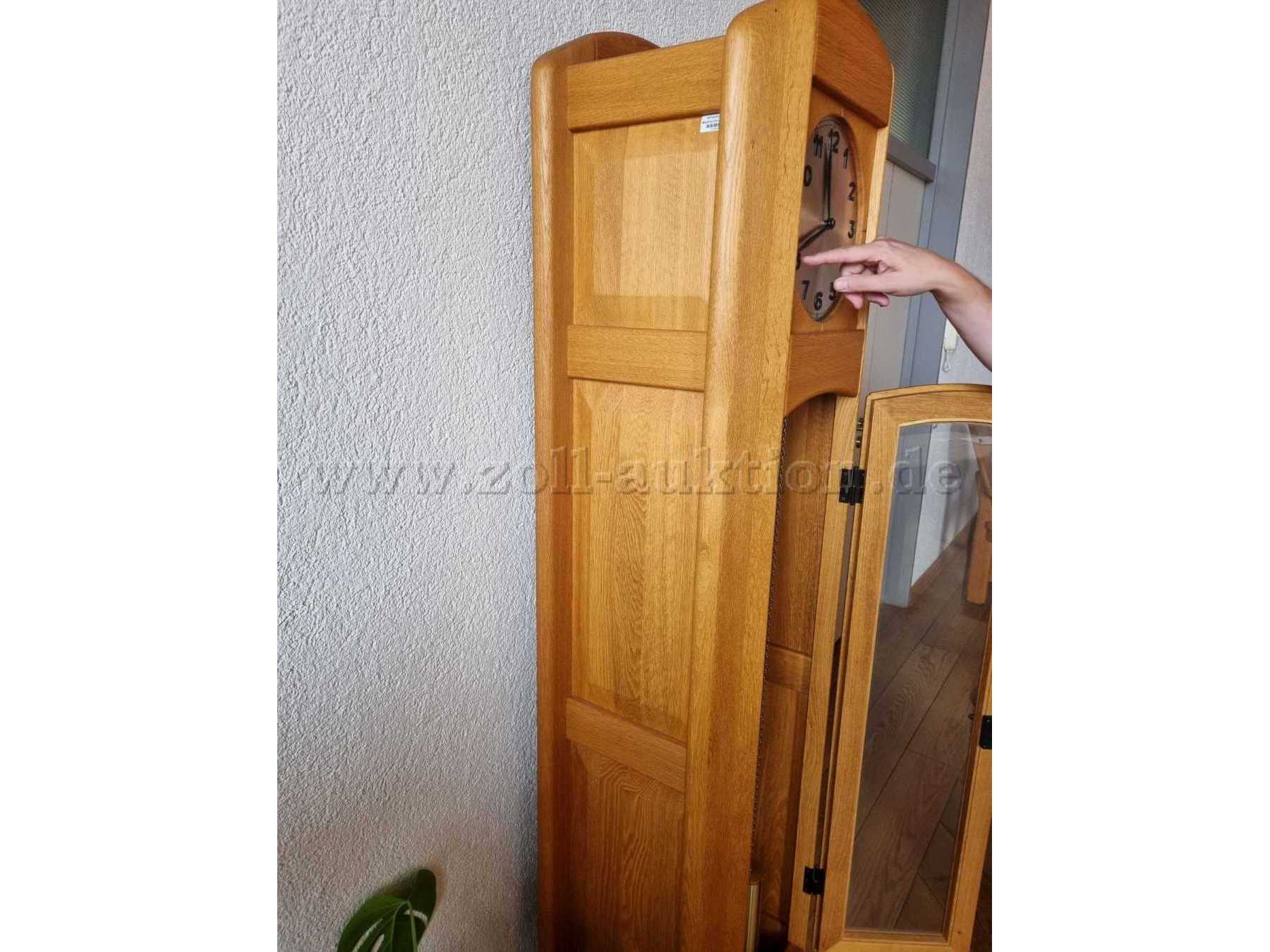 Standuhr seitlich