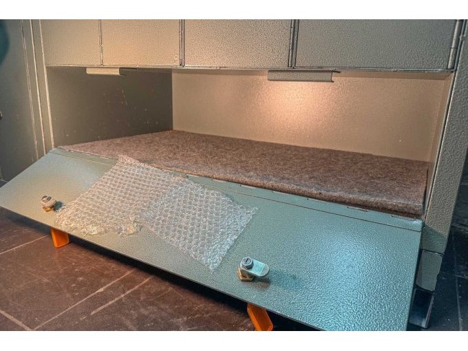 Waffenschrank

Innenansicht 
Bild bespielhaft