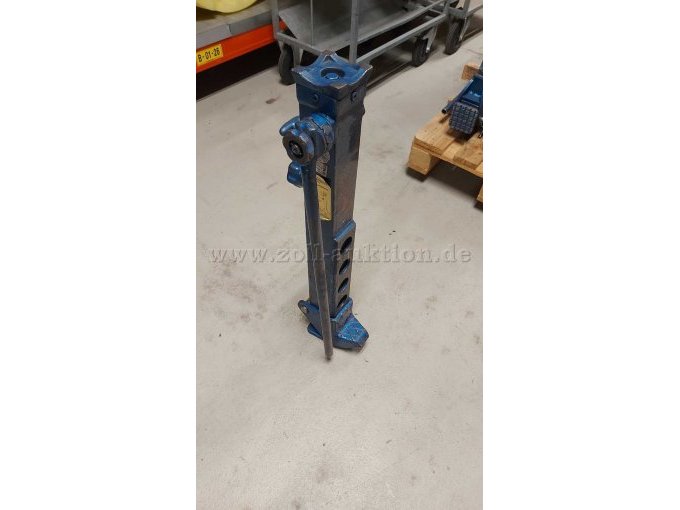 Weber hydraulische Winde stehend Ansicht schräg von vorne