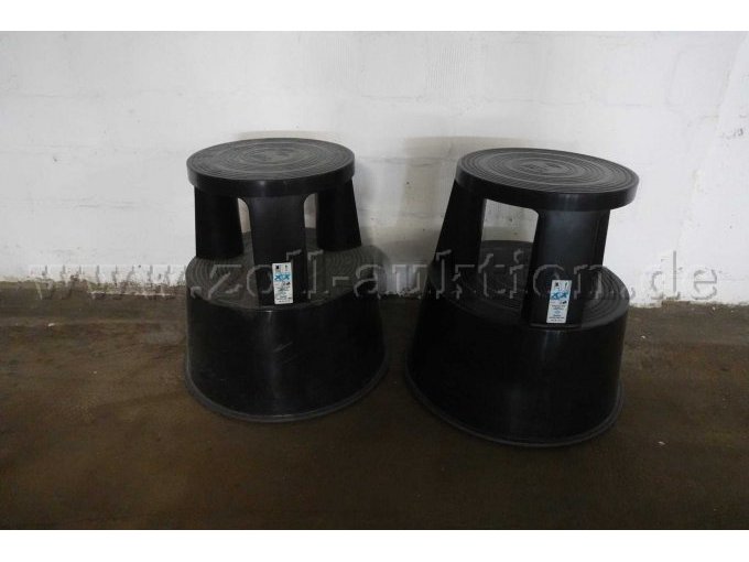 2 Rolltritte in schwarz - Seitenansicht 2 Rolltritte in schwarz - Seitenansicht