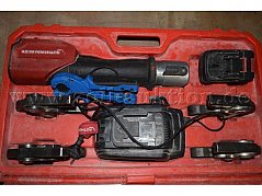 Rohrpresse Romax 3000 Rothberger mit Aufladegerät, Akku und Aufsetzern