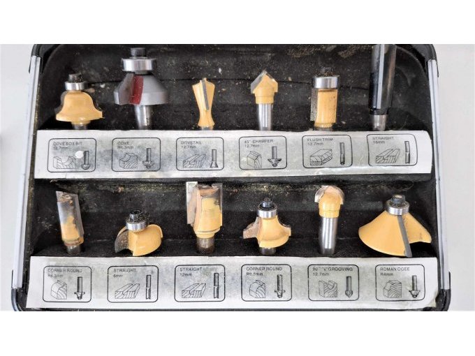 Kästchen mit Ersatzfräsen