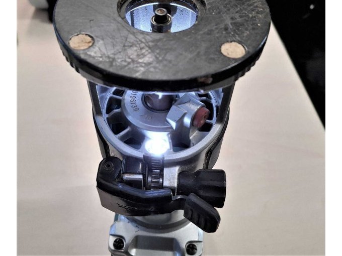 Oberfräse, Makita, Seitenansicht, Unterseite