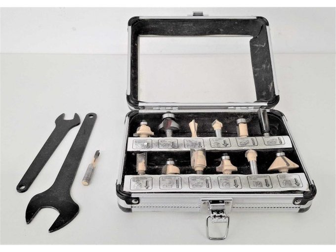 Kästchen mit Ersatzfräsen