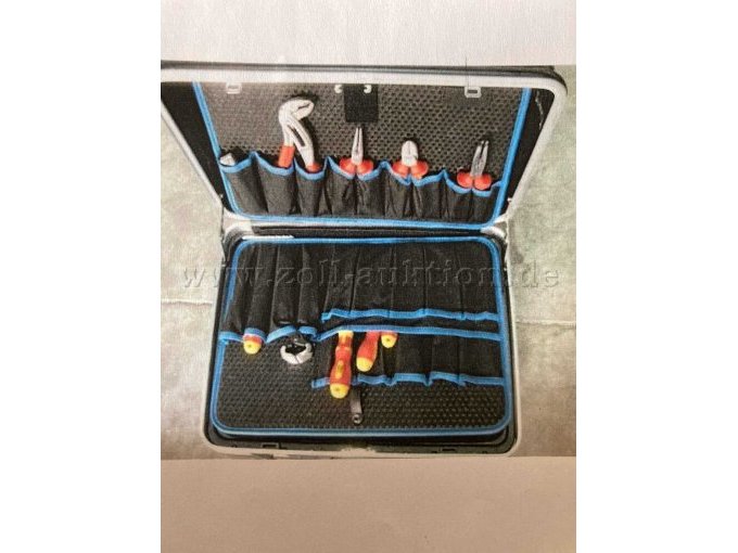 Zweites Fach geöffnet
Zubehör ist dem Bild zuentnehmen