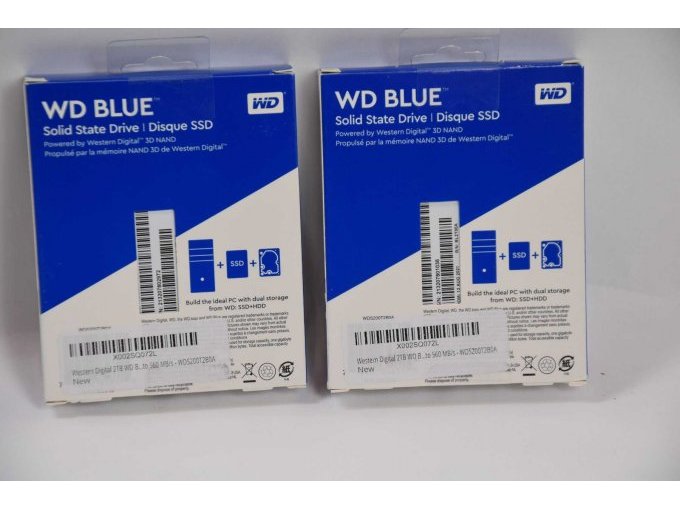 2 „Western Digital“ Blue 2TB 3D NAND SATA SSD - Rückseite