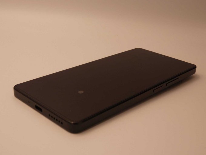 Xiaomi Note 13_ Ansicht auf unteren Rand/ untere rechte Ecke/ rechter Rand