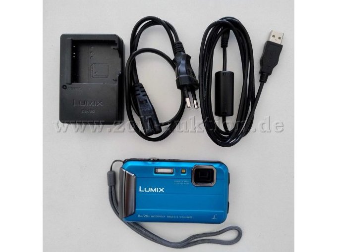 Lumix DMC-FT30 mit Zubehör, Frontseite