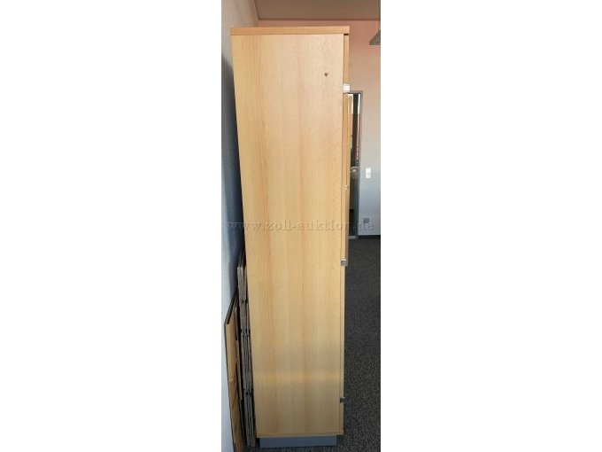 Schrank 1 linke Seite Bohrlöcher