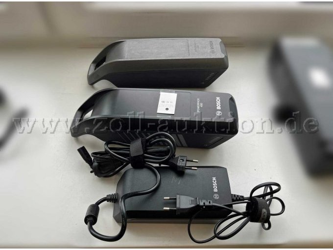 Übersicht Bosch Power Pack 400 mit Ladegerät von Bosch