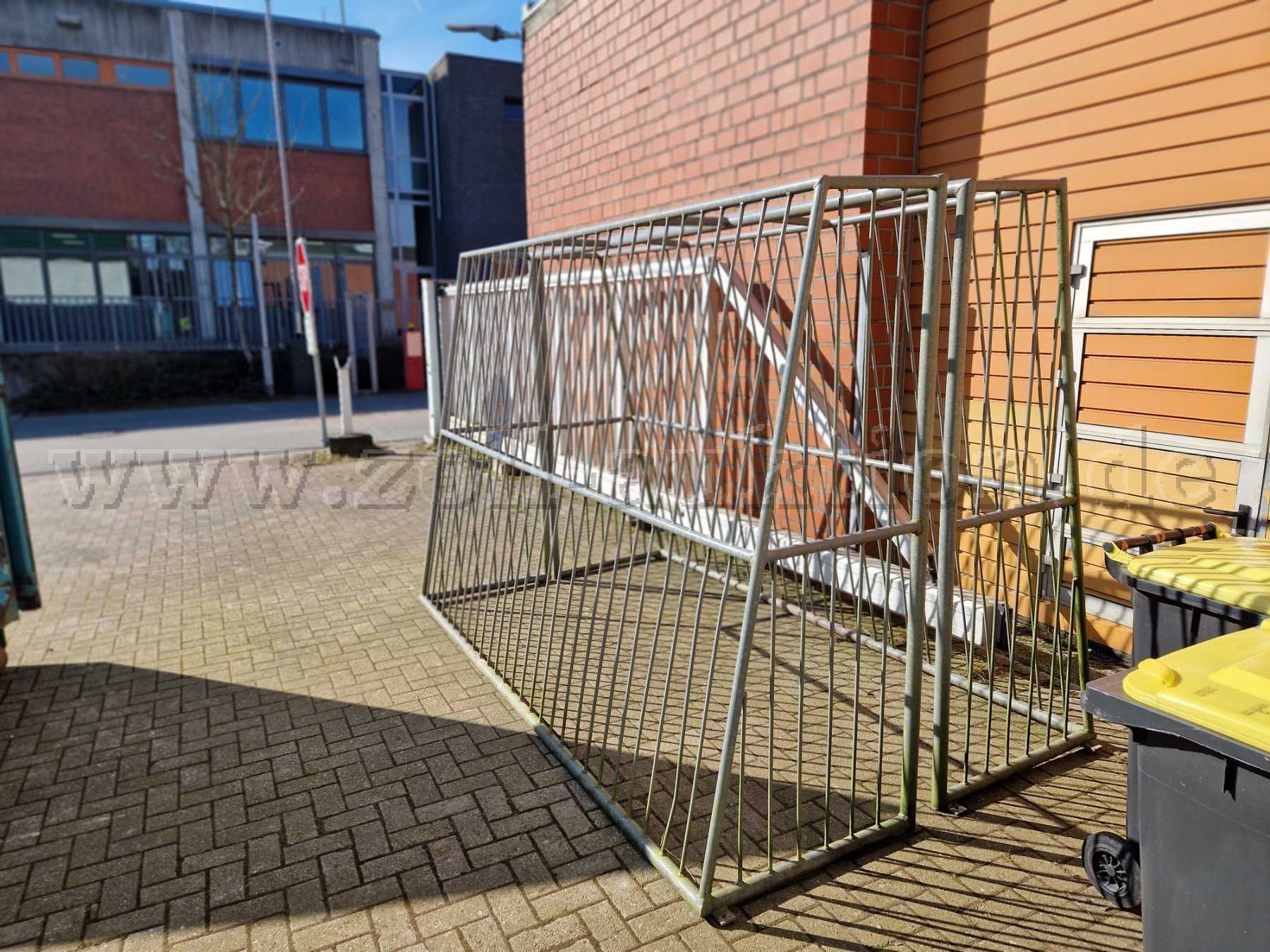 Zwei Kleinfeldtore