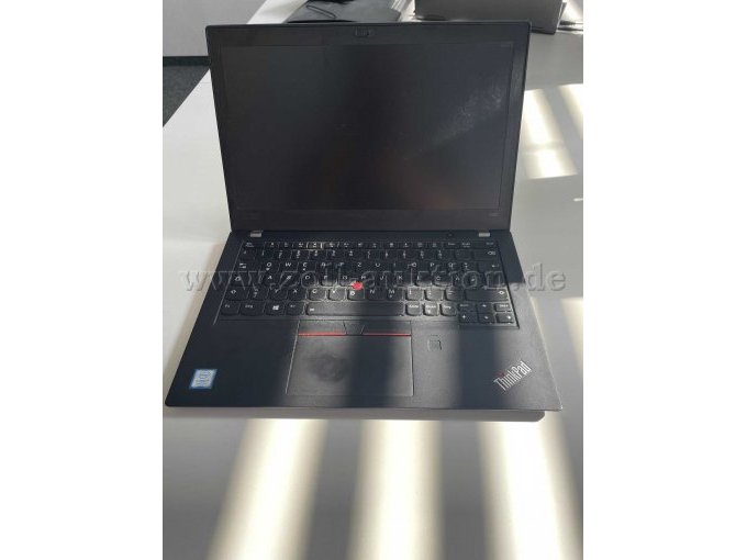 Laptop aufgeklappt