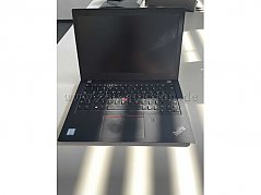 Laptop aufgeklappt