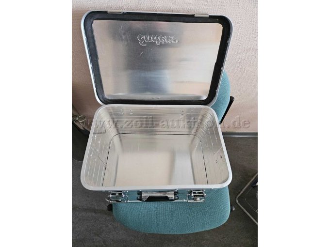 Alukiste von "Enders" offen