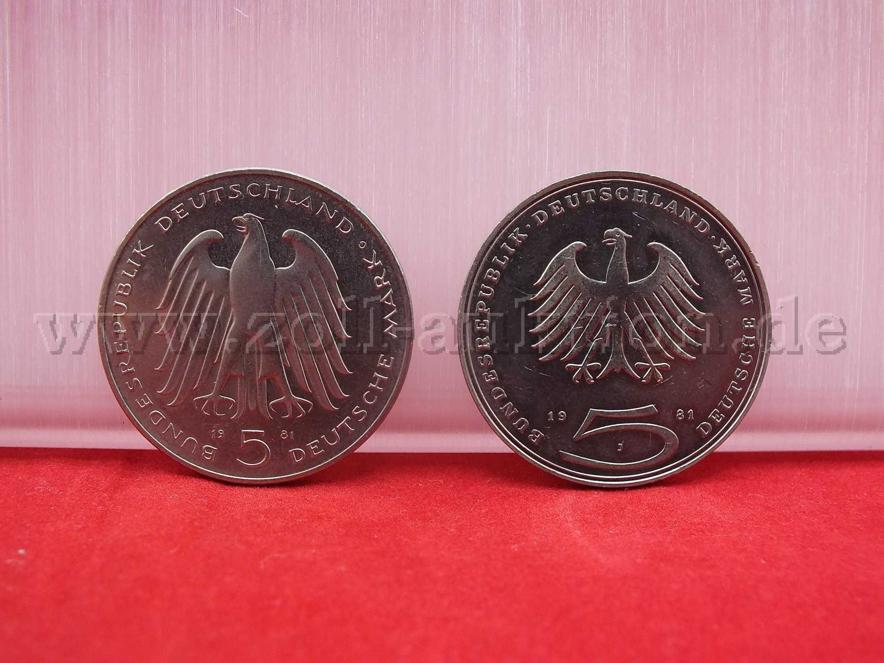 Gesamtansicht der Münzen von vorne