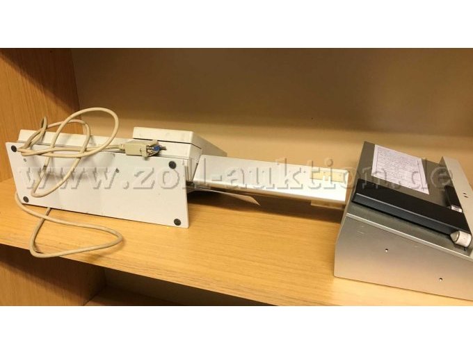 Seiten- und Rückansicht, sowie eine vorhandene 10 polige Steckverbindung.