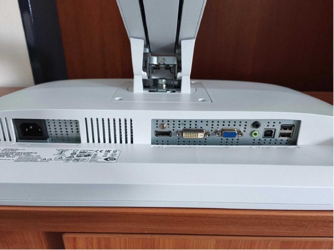 Ansicht Anschlüsse 
Bild beispielhaft