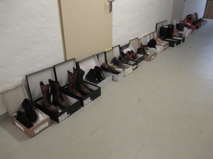 30 Paar Schuhe Gesamtansicht