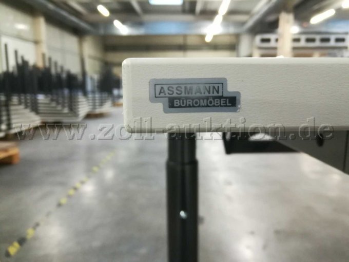 30 Schreibtische mechanisch höhenverstellbar 180x80cm, C-Fuß-Gestell, Fa. Assman – foto 2 – kavel bij Zoll-Auktion, Nürnberg