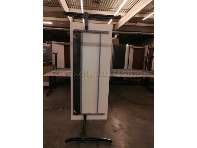 30 Schreibtische mechanisch höhenverstellbar 180x80cm, C-Fuß-Gestell, Fa. Assman – foto 4 – kavel bij Zoll-Auktion, Nürnberg
