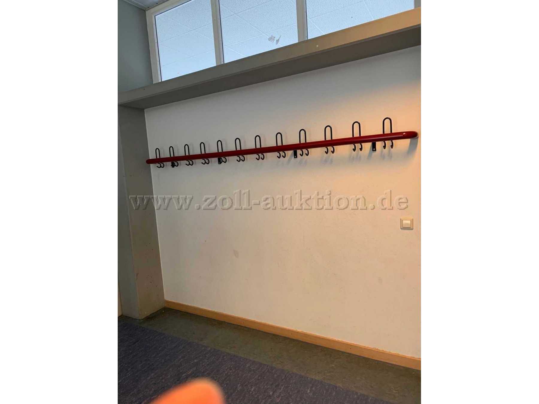 Beispiel Garderobe 2,60m lang mit 12 Hacken
