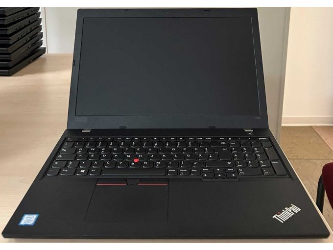 Notebook aufgeklappt Notebook aufgeklappt