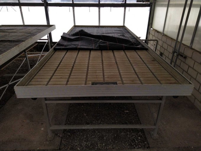 Gewächshaustisch Pflanzboden