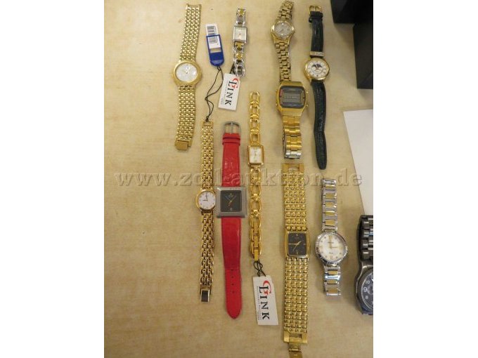 Detailansicht neuwertige Uhren