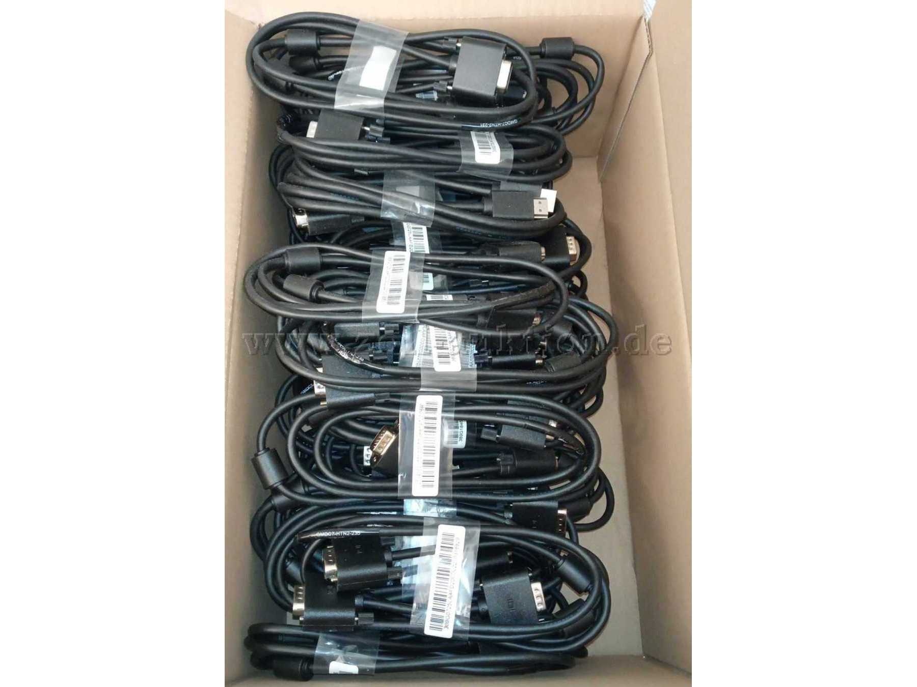 Karton mit 35 VGA-Kabeln