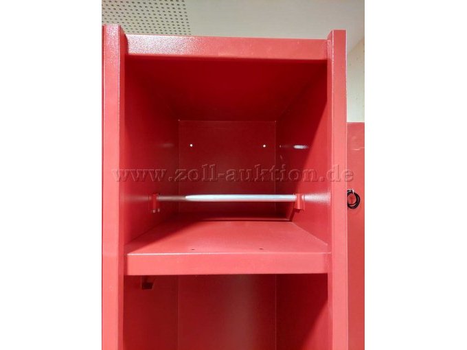 Ansicht Oberer Teil der Garderobe mit Helmablagefach