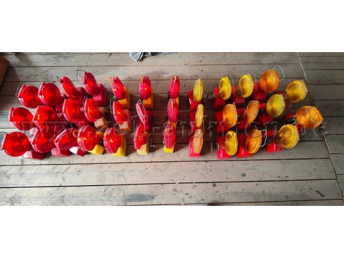 Mit roter und gelber Lichtscheibe