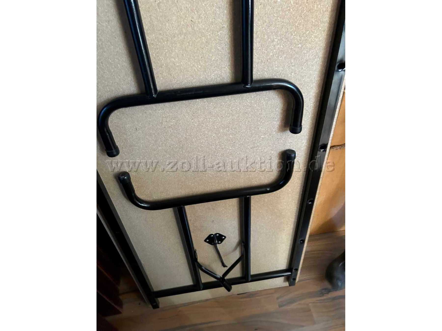 Beschädigung Tischbeine Hell