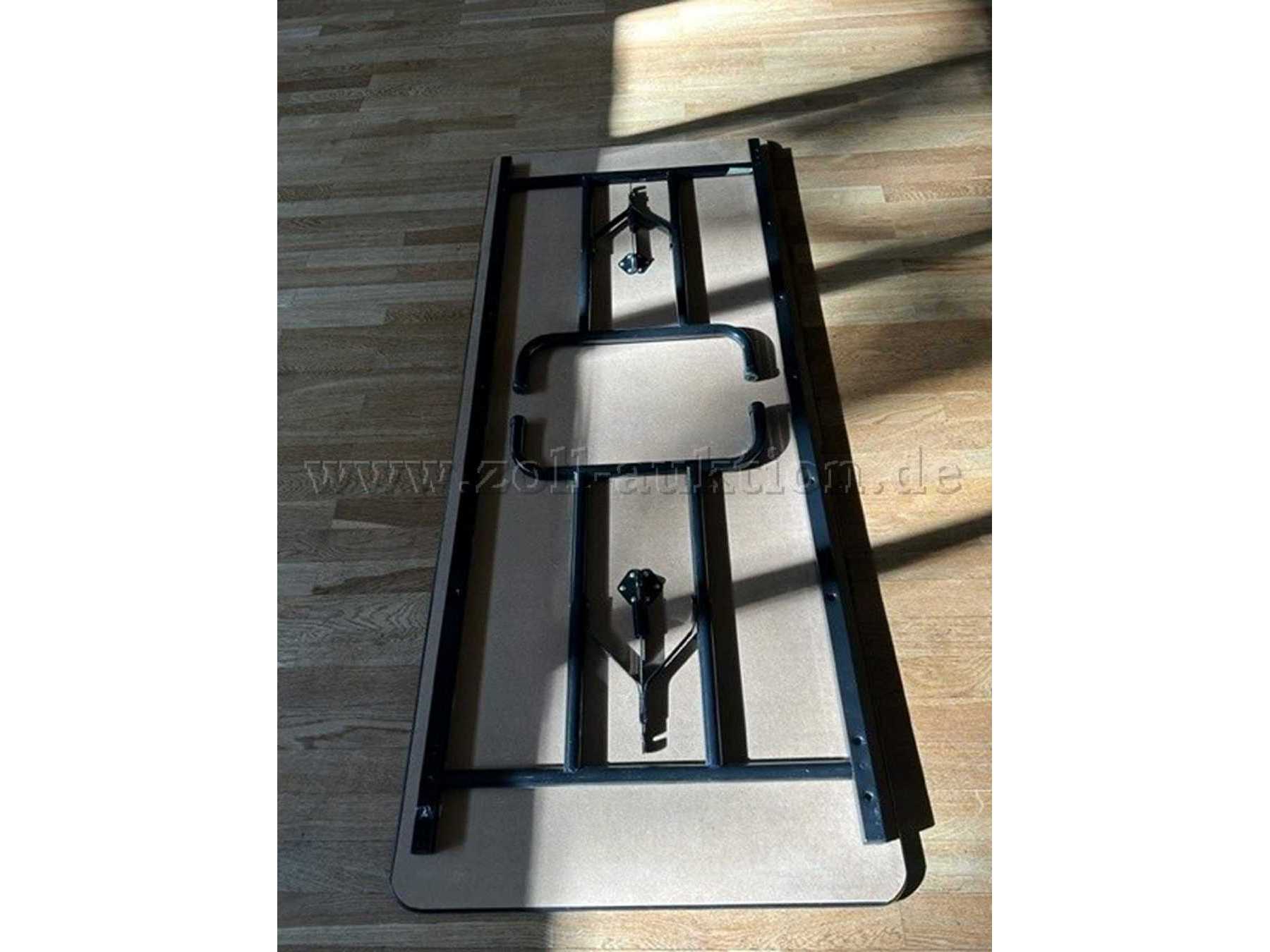 Tisch Hell Unterseite