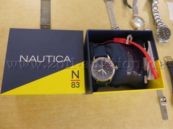 Nautica Uhr neuwertig im Karton