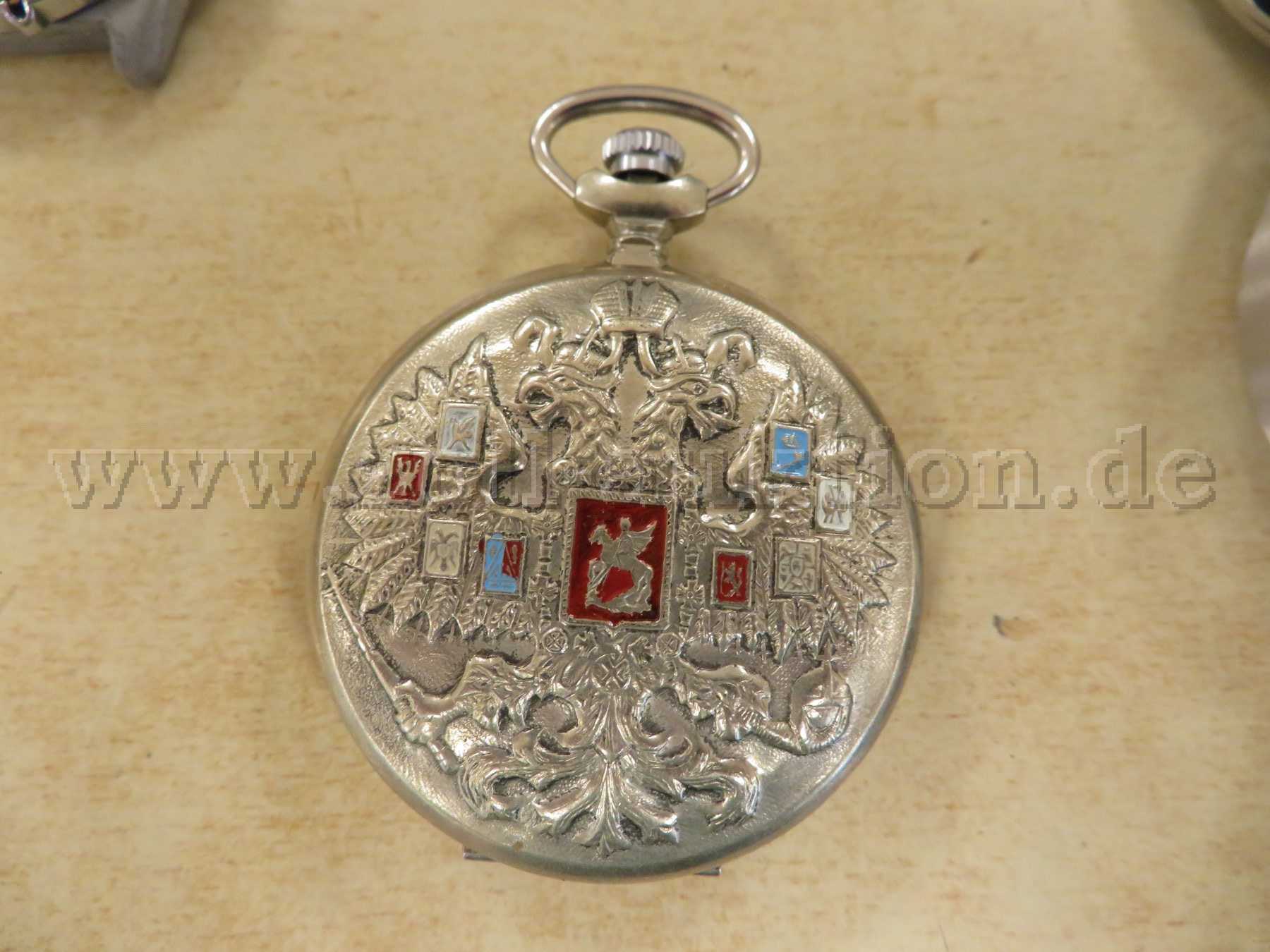verzierte Uhr Front