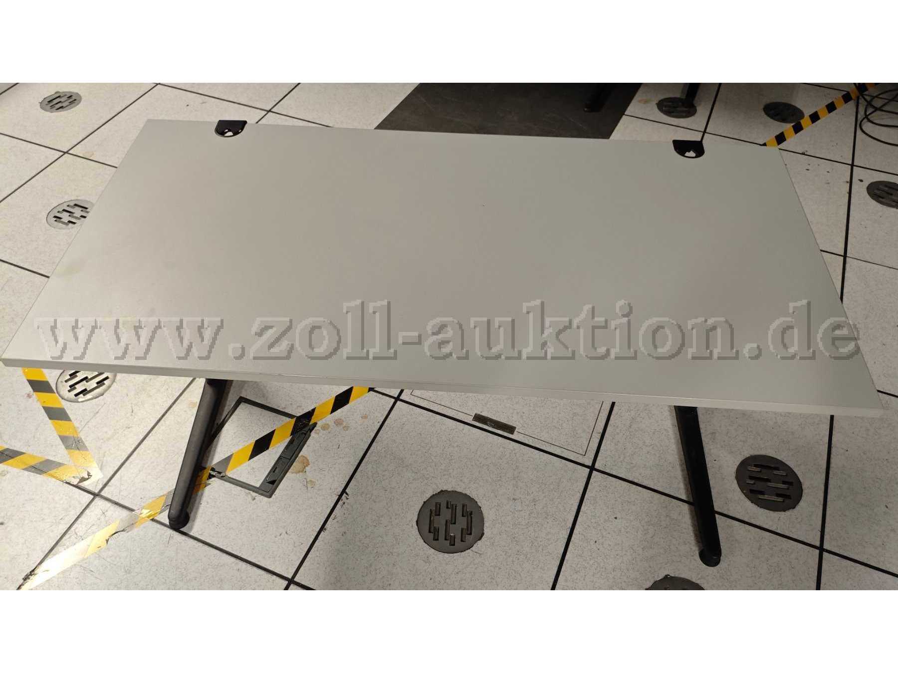 Ophelis Schreibtisch Frontansicht