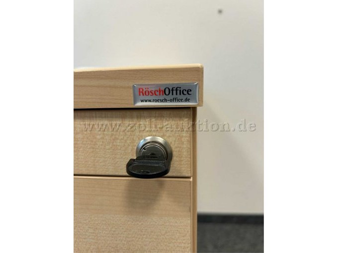 Beispielbild Standcontainer d. Fa. Rösch - Ansicht mit Schloss, Schlüssel und Herstelleraufkleber